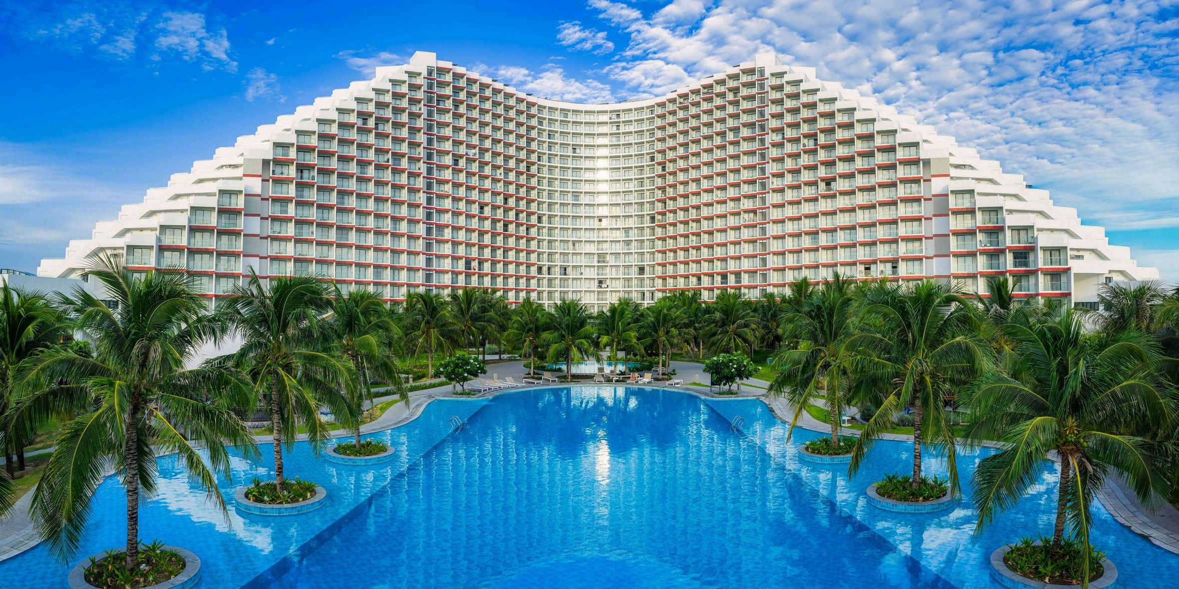 Hồ bơi vô cực view biển tuyệt đẹp